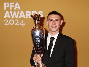Potret Phil Foden Sabet Gelar Pemain Terbaik PFA 2023/2024 Potret Phil Foden Sabet Gelar Pemain Terbaik PFA 2023/2024