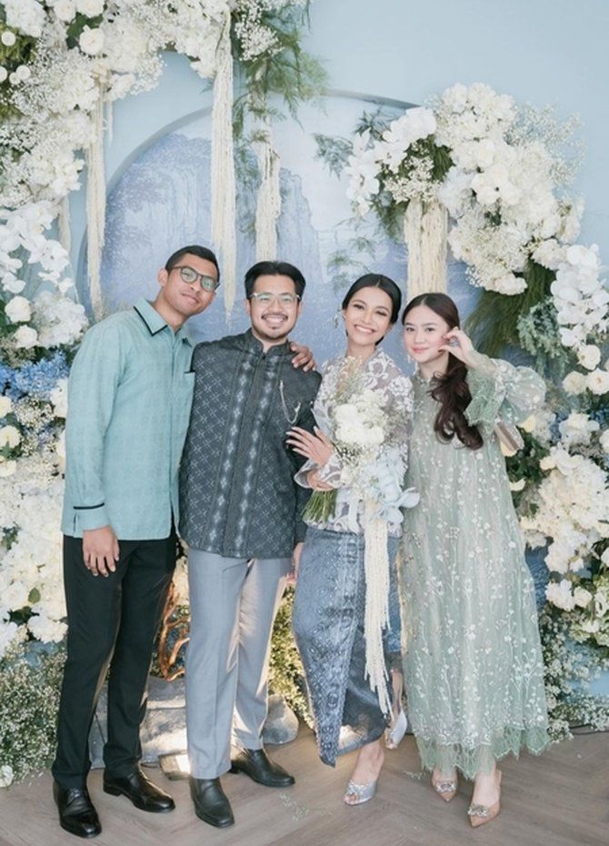Tiara Savitri