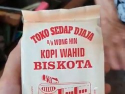 Melihat Toko Kopi Bis Kota yang Legendaris di Pasar Jatinegara