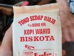 Melihat Toko Kopi Bis Kota yang Legendaris di Pasar Jatinegara Melihat Toko Kopi Bis Kota yang Legendaris di Pasar Jatinegara
