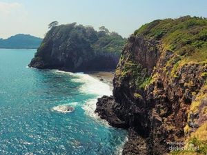 Bukan Nusa Penida, Ini Pulau Sangiang yang Tak Kalah Indahnya Bukan Nusa Penida, Ini Pulau Sangiang yang Tak Kalah Indahnya
