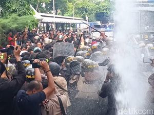 Fakta-fakta Demo Tolak Revisi UU Pilkada di Semarang Ricuh