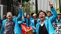 Gerbang Pancasila DPR Juga Digeruduk Massa Tolak Revisi UU Pilkada