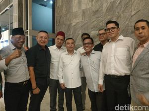Momen Saling Rangkul F-PDIP dan Gerindra di DPR Usai Revisi UU Pilkada Batal