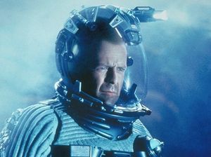 Ternyata Bruce Willis Dipaksa Disney Tampil di 2 Film dan Jadi Laris Banget Ternyata Bruce Willis Dipaksa Disney Tampil di 2 Film dan Jadi Laris Banget