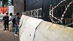 Jelang Demo, Barier Beton Bentengi Gedung DPR