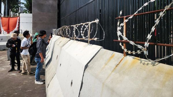 Jelang Demo, Barier Beton Bentengi Gedung DPR