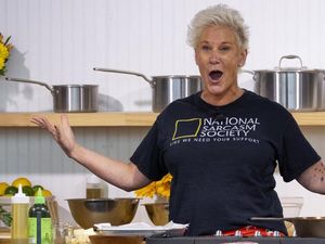 Sebelum Sukses, 5 Chef Selebriti Ini Pernah Kerja di Resto Cepat Saji