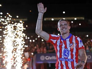 Azpilicueta Momong Gallagher di Atletico Azpilicueta Momong Gallagher di Atletico