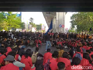 Mahasiswa di Makassar Singgung DPR Bahas RUU Pilkada Sehari: Cacat Hukum! Mahasiswa di Makassar Singgung DPR Bahas RUU Pilkada Sehari: Cacat Hukum!
