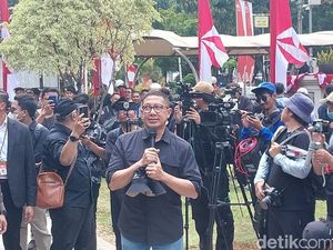 Eks Menag Lukman Hakim Ikut Demo Tolak RUU Pilkada: Demokrasi Jangan Dibajak Eks Menag Lukman Hakim Ikut Demo Tolak RUU Pilkada: Demokrasi Jangan Dibajak