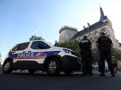 Pria di Prancis Ditembak Polisi Usai Coba Bakar Gedung Balai Kota