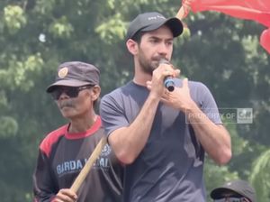 Reza Rahadian Ikut Demo di Gedung DPR RI, Azizah Salsha Pastikan Rumah Tangga Baik Reza Rahadian Ikut Demo di Gedung DPR RI, Azizah Salsha Pastikan Rumah Tangga Baik