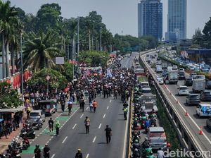 Tips Aman Berkendara saat Ada Aksi Demo di Jakarta Tips Aman Berkendara saat Ada Aksi Demo di Jakarta