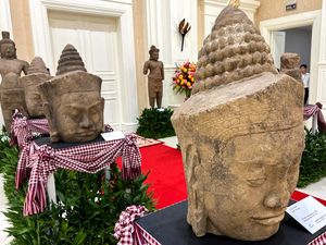 Kamboja Berhasil Pulangkan 70 Artefak yang Dicuri dan Dijual Kamboja Berhasil Pulangkan 70 Artefak yang Dicuri dan Dijual