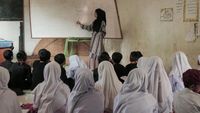 Kasihan, 40 Siswa SD di Sukabumi Belajar di Musala