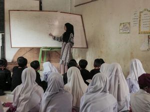 Kasihan, 40 Siswa SD di Sukabumi Belajar di Musala Kasihan, 40 Siswa SD di Sukabumi Belajar di Musala