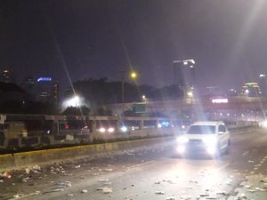 Sempat Ditutup Imbas Demo, Ruas Jalan di Depan DPR Dibuka Kembali Sempat Ditutup Imbas Demo, Ruas Jalan di Depan DPR Dibuka Kembali