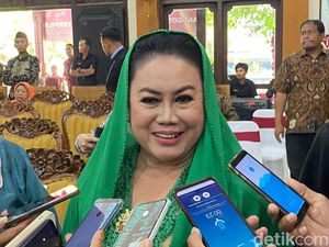 Bebas dari Penjara, Eks Bupati Sri Hartini Hadiri Pelantikan DPRD Klaten Bebas dari Penjara, Eks Bupati Sri Hartini Hadiri Pelantikan DPRD Klaten