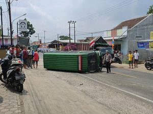 Mobil Tahanan Terguling di Lampung, Diduga Sopir Hilang Kendali Mobil Tahanan Terguling di Lampung, Diduga Sopir Hilang Kendali