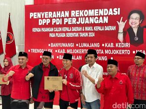 PDIP Jatim Serahkan 10 Rekom Bacakada, Ada Banyuwangi dan Trenggalek PDIP Jatim Serahkan 10 Rekom Bacakada, Ada Banyuwangi dan Trenggalek