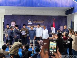 NasDem Serahkan Dukungan ke 10 Calon Kepala Daerah di NTB, Berikut Daftarnya