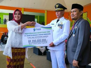 Bank Sulselbar Serahkan Bantuan 5 Bak Kontainer Sampah ke Pemkab Enrekang Bank Sulselbar Serahkan Bantuan 5 Bak Kontainer Sampah ke Pemkab Enrekang