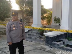 Polisi Dalami Penyerangan dan Perusakan Rumah Eks Kades di Sampang