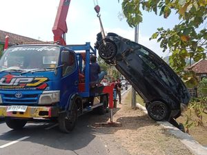 3 Fakta Jazz Masuk Parit di Patuk Gunungkidul-Sempat Ditinggal Sopirnya 3 Fakta Jazz Masuk Parit di Patuk Gunungkidul-Sempat Ditinggal Sopirnya