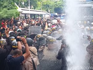 7 Fakta Demo Tolak RUU Pilkada Semarang Ricuh 7 Fakta Demo Tolak RUU Pilkada Semarang Ricuh