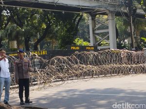 Demo Revisi UU Pilkada, Jalan Medan Merdeka Barat Arah Istana Ditutup