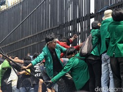 Kata Polisi soal Pagar Gedung DPR dan Halte Rusak Usai Demo