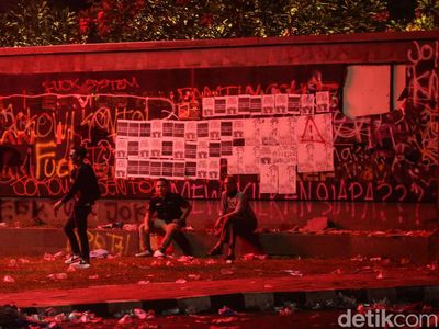 Potret Tembok Gedung DPR Penuh Vandalisme