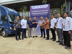 Misi Paket... Pos Indonesia Pakai Truk dan Mobil Listrik di IKN