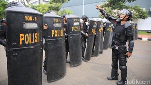 Ribuan Personel Gabungan Amankan Aksi Tolak Revisi UU Pilkada
