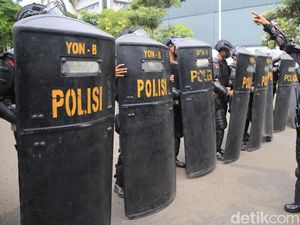 Ribuan Personel Gabungan Amankan Aksi Tolak Revisi UU Pilkada