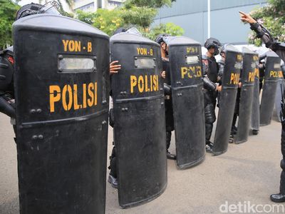 Ribuan Personel Gabungan Amankan Aksi Tolak Revisi UU Pilkada