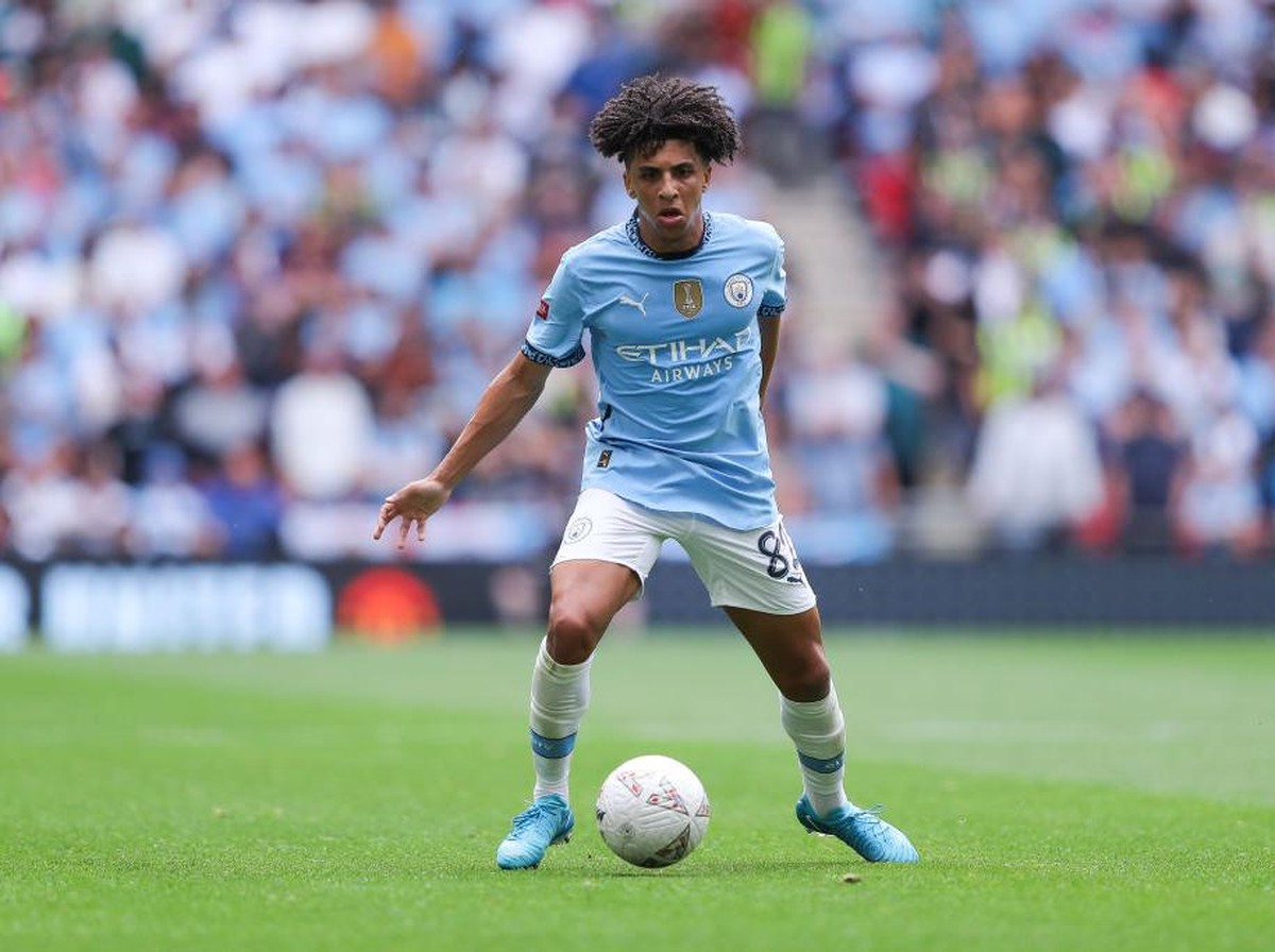 Manchester City ditegaskan oleh Rico Lewis sudah lebih percaya diri lagi. (Foto: Getty Images/James Gill - Danehouse)