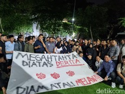 DPR Batal Revisi UU Pilkada, Mahasiswa, Buruh-Warga Jatim Tetap Turun ke Jalan