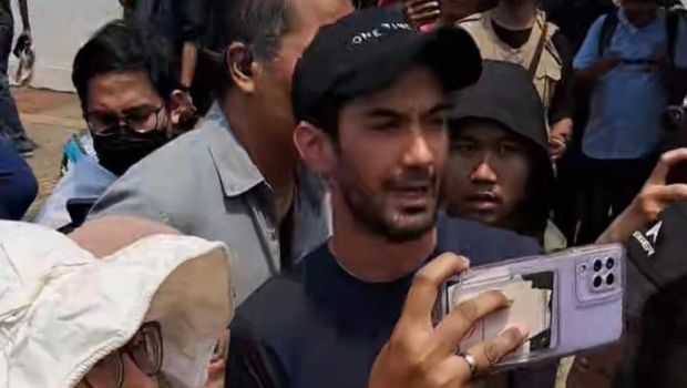 Selebritas Ikut Demo di Gedung DPR RI