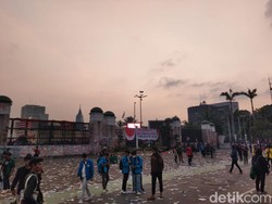 Penampakan Terkini Massa Demo Tolak Revisi UU Pilkada di DPR