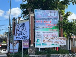 Spanduk Darurat Demokrasi Muncul di Denpasar, BEM Unud Turun ke Jalan Besok