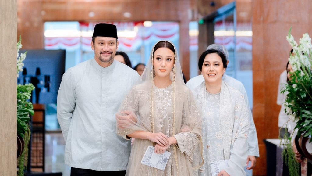 8 Foto Pengajian Jelang Pernikahan Putri Tora Sudiro, Kompak Bareng Eks Istri 8 Foto Pengajian Jelang Pernikahan Putri Tora Sudiro, Kompak Bareng Eks Istri