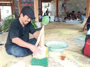 Melihat Pembuatan Boneka untuk Saparan Bekakak di Ambarketawang Sleman Melihat Pembuatan Boneka untuk Saparan Bekakak di Ambarketawang Sleman
