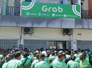 Ratusan Driver Ojol Grab Unjuk Rasa di Kupang
