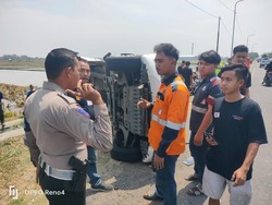 Wuling Terguling Usai Kecelakaan Karambol Libatkan 4 Kendaraan di Madiun