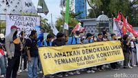 Massa di Pangkalpinang Gelar Aksi Kawal Putusan MK-Tolak Politik Dinasti