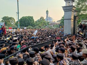 Imbas Demo Tolak RUU Pilkada di Purwokerto, Sejumlah Mahasiswa-Polisi Luka Imbas Demo Tolak RUU Pilkada di Purwokerto, Sejumlah Mahasiswa-Polisi Luka