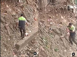 Bayi Jatuh ke Pinggir Kali Saat Penertiban PKL Stasiun Karet