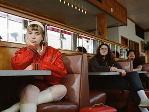 Makna Lagu Prom Queen - Beach Bunny beserta Liriknya